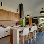 Pieron&bavigo With Pool, Jacuzzi And Sauna - By Istrabook Villa