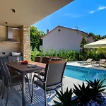 Pieron&bavigo With Pool, Jacuzzi And Sauna - By Istrabook * Marčana