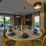 Villa Pieron&bavigo With Pool, Jacuzzi And Sauna - By Istrabook Marčana