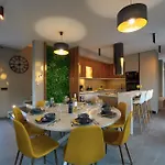 Villa Pieron&bavigo With Pool, Jacuzzi And Sauna - By Istrabook Marčana