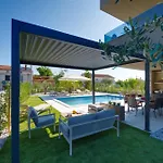 Villa Pieron&bavigo With Pool, Jacuzzi And Sauna - By Istrabook *