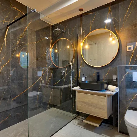 Villa Pieron&bavigo With Pool, Jacuzzi And Sauna Marčana