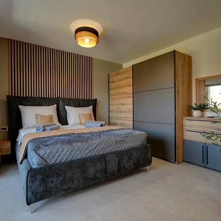 Pieron&bavigo With Pool, Jacuzzi And Sauna