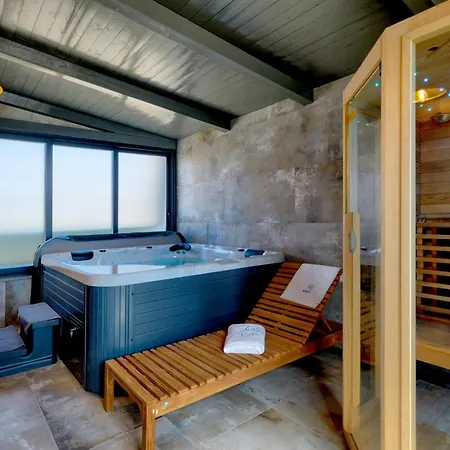 Pieron&bavigo With Pool, Jacuzzi And Sauna