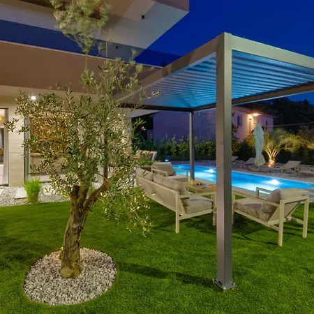 Pieron&bavigo With Pool, Jacuzzi And Sauna Marčana