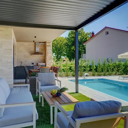 Pieron&bavigo With Pool, Jacuzzi And Sauna * Marčana