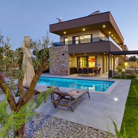 Pieron&bavigo With Pool, Jacuzzi And Sauna * Marcana