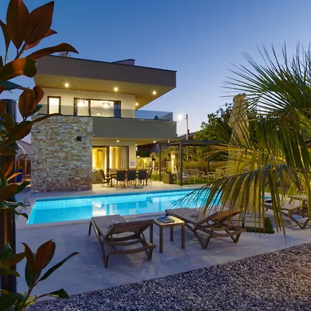 Pieron&bavigo With Pool, Jacuzzi And Sauna - By Istrabook Marčana