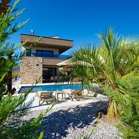 Pieron&bavigo With Pool, Jacuzzi And Sauna Villa