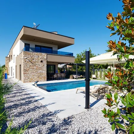 Pieron&bavigo With Pool, Jacuzzi And Sauna Βίλα Marčana