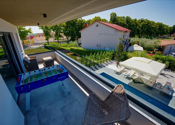 Pieron&bavigo With Pool, Jacuzzi And Sauna Vila