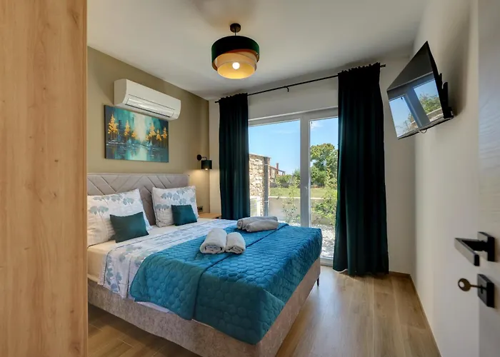 Pieron&bavigo With Pool, Jacuzzi And Sauna Vila *