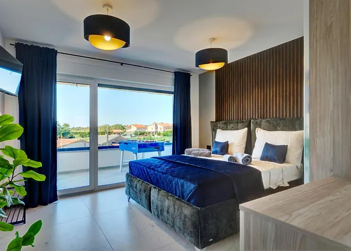 Vila Pieron&bavigo With Pool, Jacuzzi And Sauna