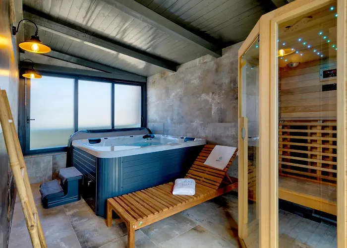 Pieron&bavigo With Pool, Jacuzzi And Sauna