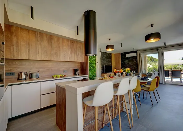 Pieron&bavigo With Pool, Jacuzzi And Sauna Vila