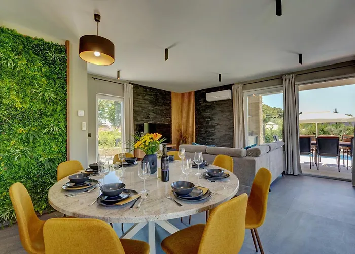 Vila Pieron&bavigo With Pool, Jacuzzi And Sauna *
