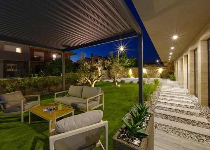 Pieron&bavigo With Pool, Jacuzzi And Sauna Vila