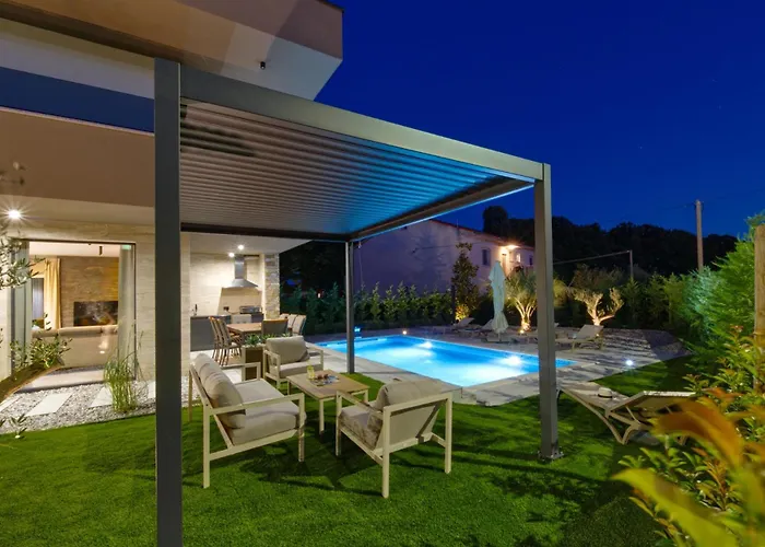 Vila Pieron&bavigo With Pool, Jacuzzi And Sauna