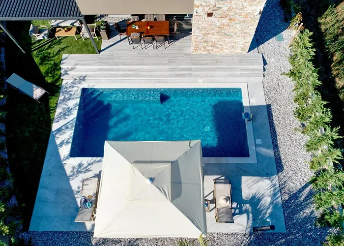 Pieron&bavigo With Pool, Jacuzzi And Sauna Vila *