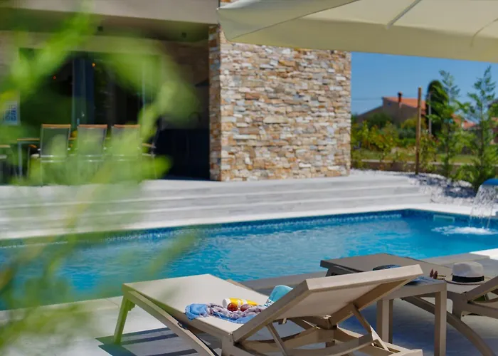 Vila Pieron&bavigo With Pool, Jacuzzi And Sauna