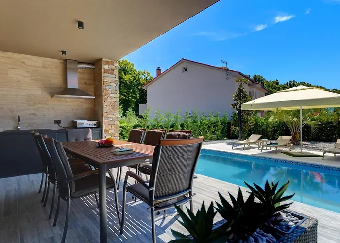 Pieron&bavigo With Pool, Jacuzzi And Sauna * Marcana