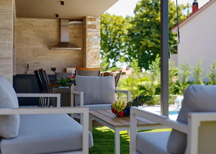 Pieron&bavigo With Pool, Jacuzzi And Sauna