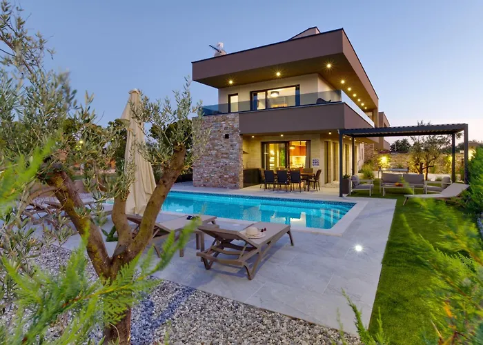 Pieron&bavigo With Pool, Jacuzzi And Sauna * Marcana