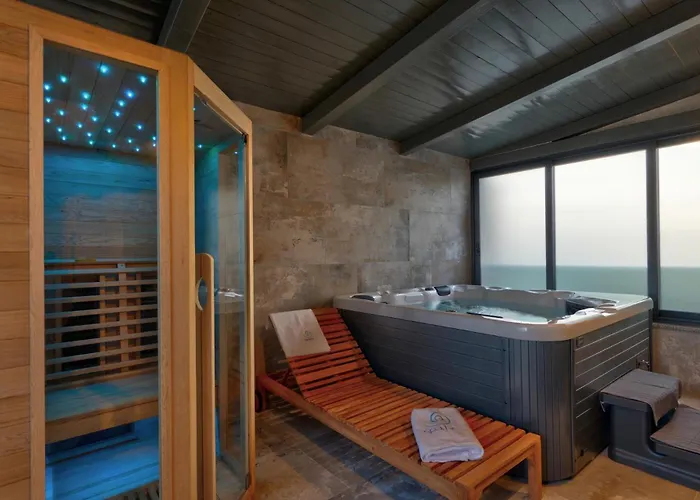 Pieron&bavigo With Pool, Jacuzzi And Sauna