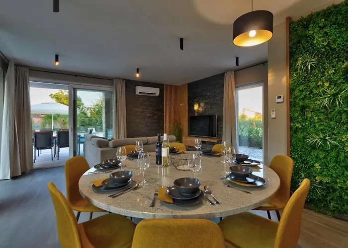 Vila Pieron&bavigo With Pool, Jacuzzi And Sauna Marcana