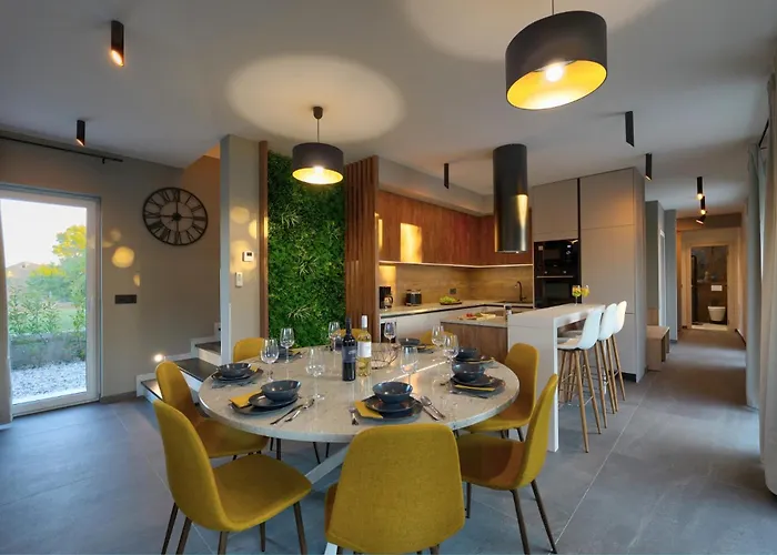 Vila Pieron&bavigo With Pool, Jacuzzi And Sauna Marcana