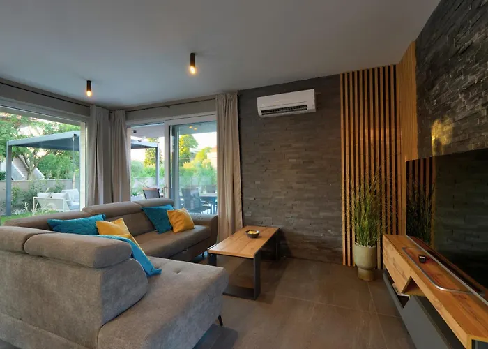 Pieron&bavigo With Pool, Jacuzzi And Sauna *