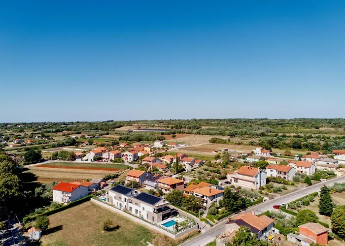 Vila Pieron&bavigo With Pool, Jacuzzi And Sauna Marcana