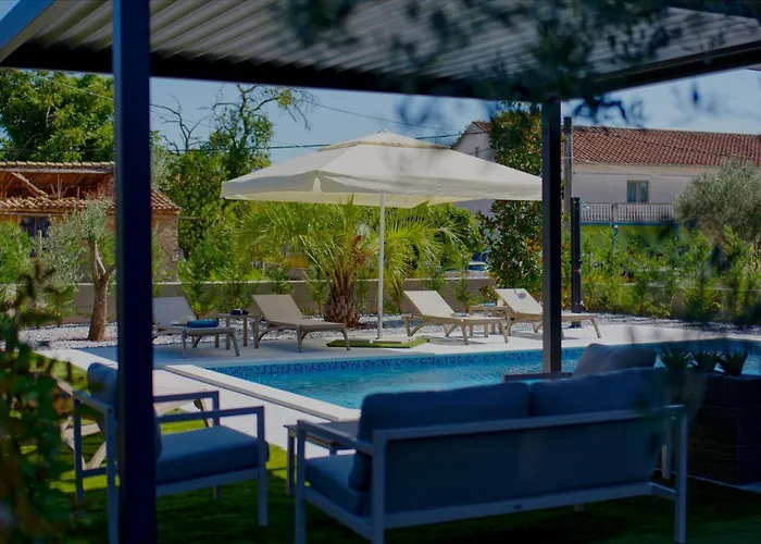 Vila Pieron&bavigo With Pool, Jacuzzi And Sauna