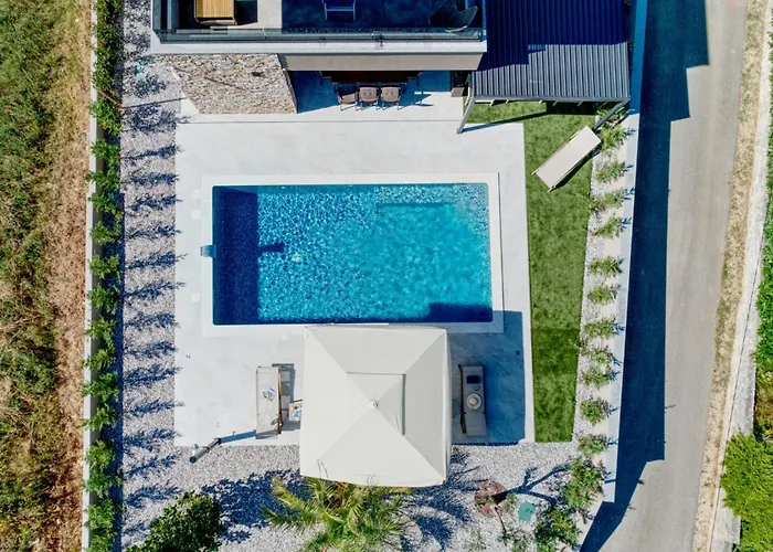 Vila Pieron&bavigo With Pool, Jacuzzi And Sauna *