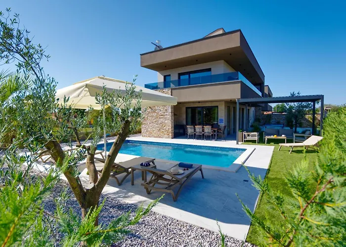 Pieron&bavigo With Pool, Jacuzzi And Sauna *