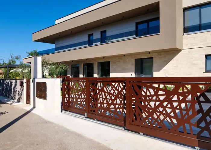 Pieron&bavigo With Pool, Jacuzzi And Sauna * Marcana
