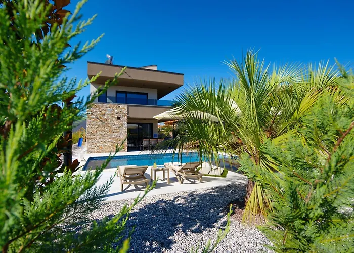 Pieron&bavigo With Pool, Jacuzzi And Sauna Vila