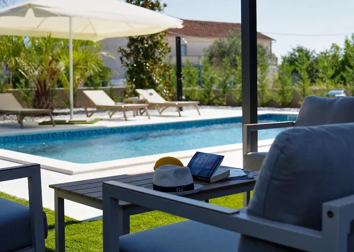 Pieron&bavigo With Pool, Jacuzzi And Sauna