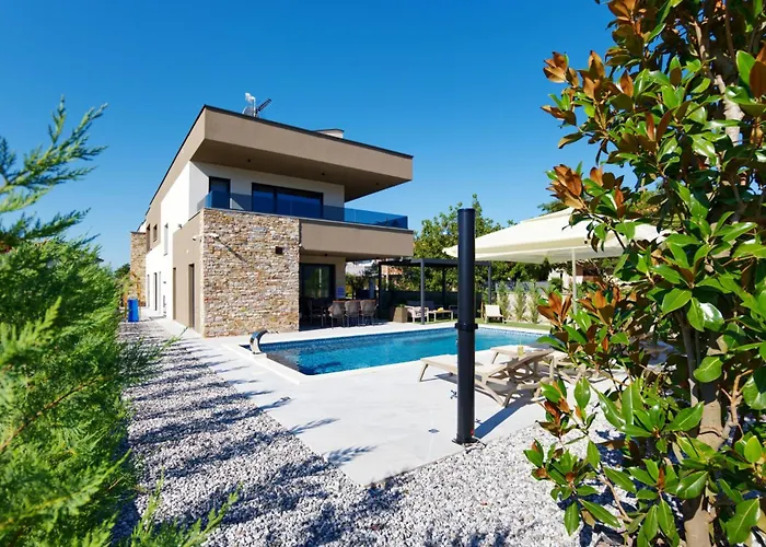 Pieron&bavigo With Pool, Jacuzzi And Sauna Vila Marcana