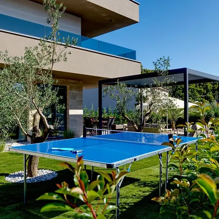 Villa Pieron&bavigo With Pool, Jacuzzi And Sauna - By Istrabook Marčana
