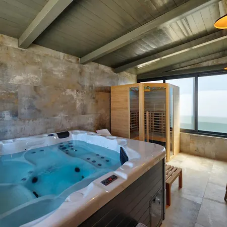 Pieron&bavigo With Pool, Jacuzzi And Sauna Villa *