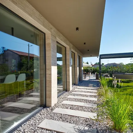 Pieron&bavigo With Pool, Jacuzzi And Sauna Villa *