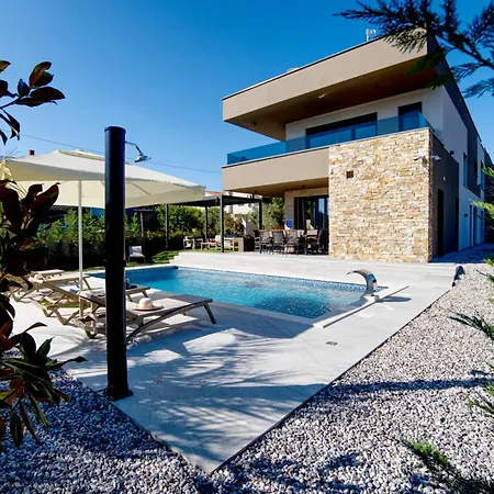Pieron&bavigo With Pool, Jacuzzi And Sauna - By Istrabook *