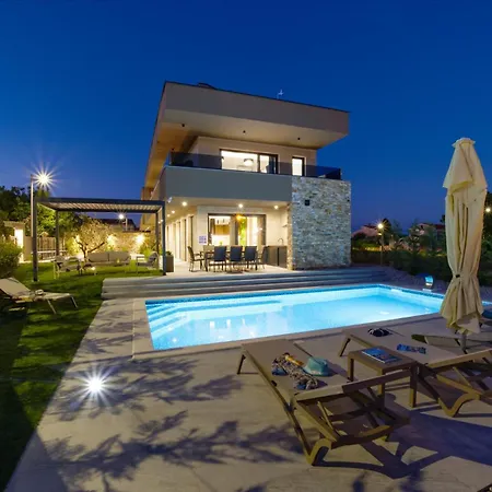 Pieron&bavigo With Pool, Jacuzzi And Sauna Villa *