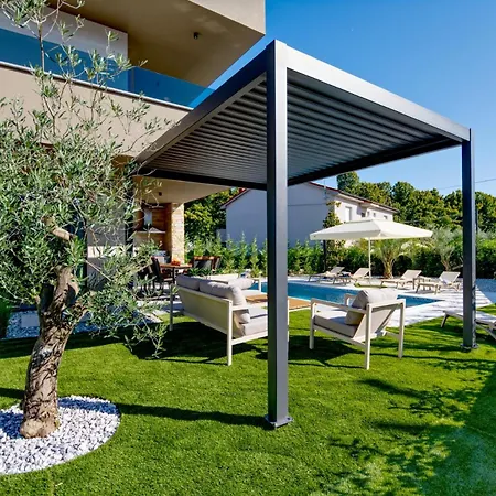 Pieron&bavigo With Pool, Jacuzzi And Sauna - By Istrabook Villa *