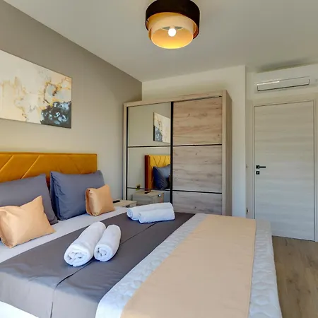 Pieron&bavigo With Pool, Jacuzzi And Sauna Villa *
