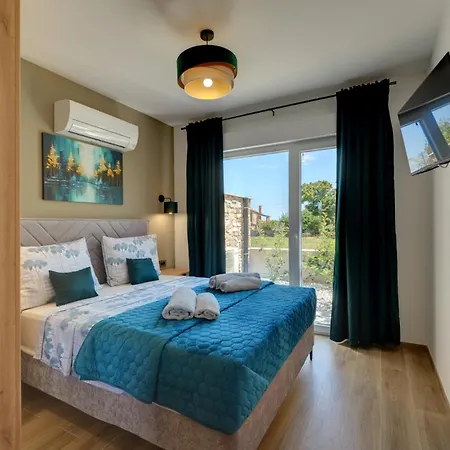 Pieron&bavigo With Pool, Jacuzzi And Sauna - By Istrabook Villa *