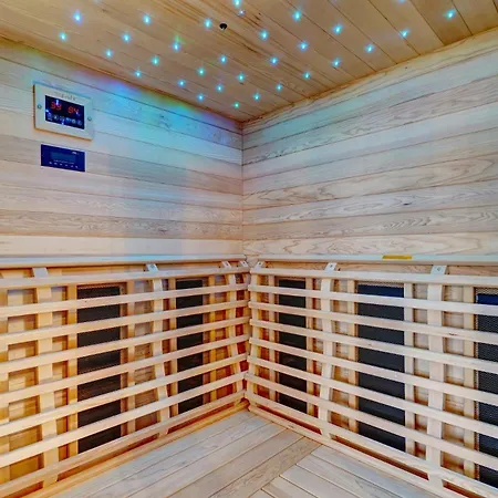 Pieron&bavigo With Pool, Jacuzzi And Sauna Villa *