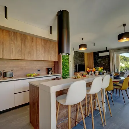 Pieron&bavigo With Pool, Jacuzzi And Sauna Villa