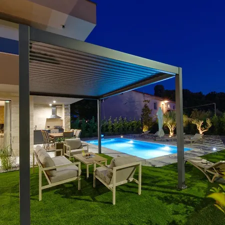 Villa Pieron&bavigo With Pool, Jacuzzi And Sauna - By Istrabook
